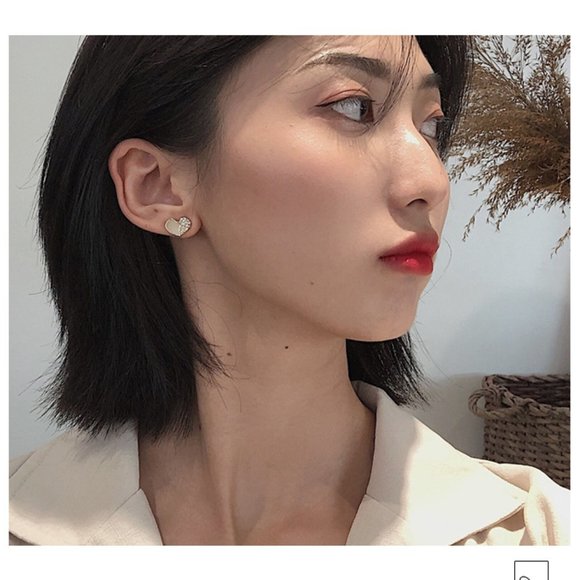 💙Unique Rhinestone Shell Hearts Stud Earrings - Picture 4 of 11